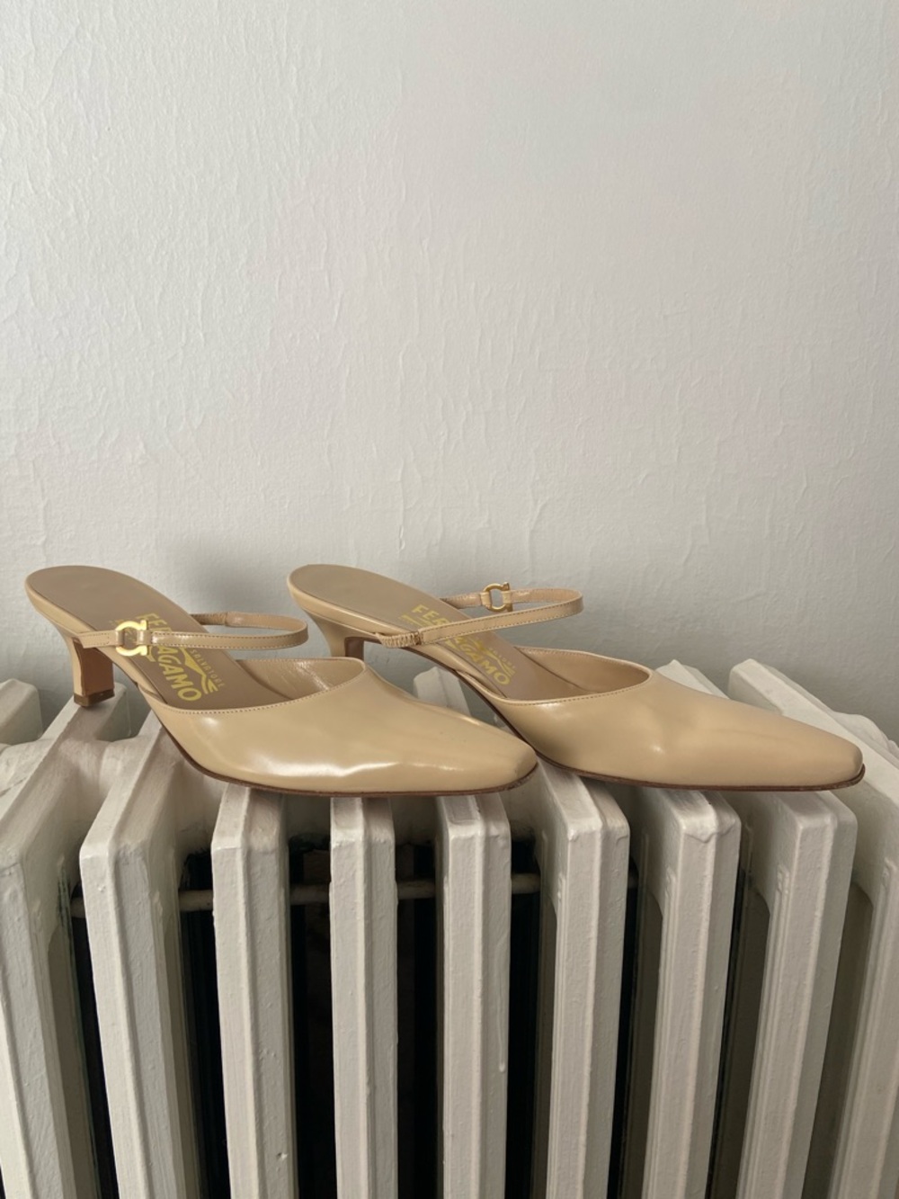Salvatore Ferragamo Cream Leather Pointed-Toe Slingback Mules
